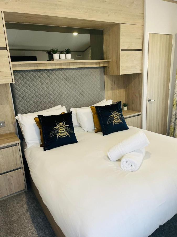 Honey Bee Lodge With Hot Tub York Ngoại thất bức ảnh