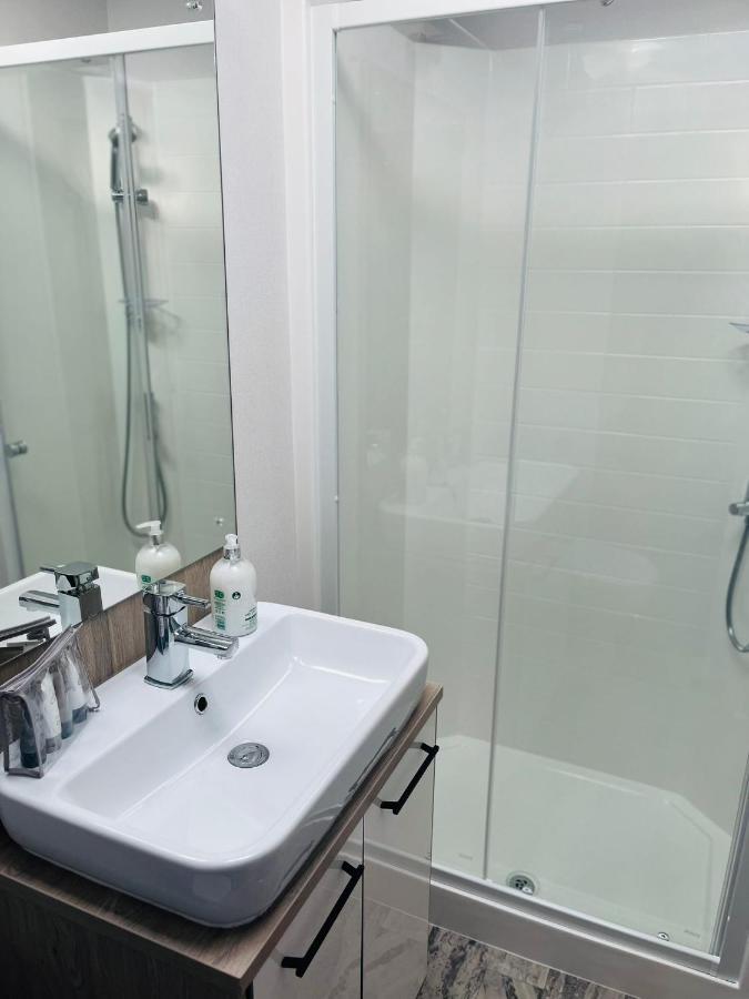 Honey Bee Lodge With Hot Tub York Ngoại thất bức ảnh